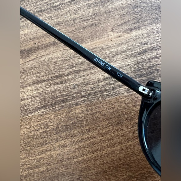 Quay Australia Black Retro Sunglasses - Picture 7 of 8